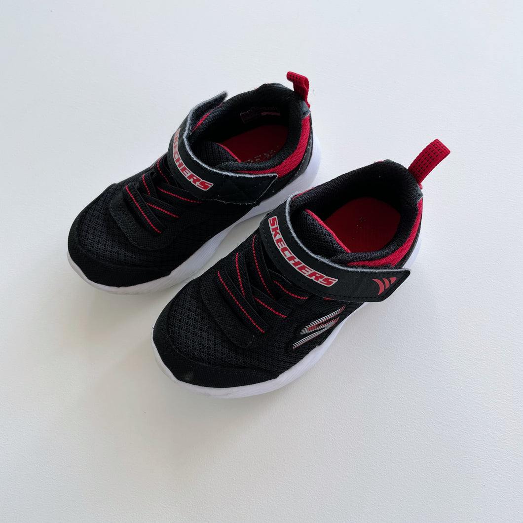 Black / Red Sketchers Shoes (EU23)