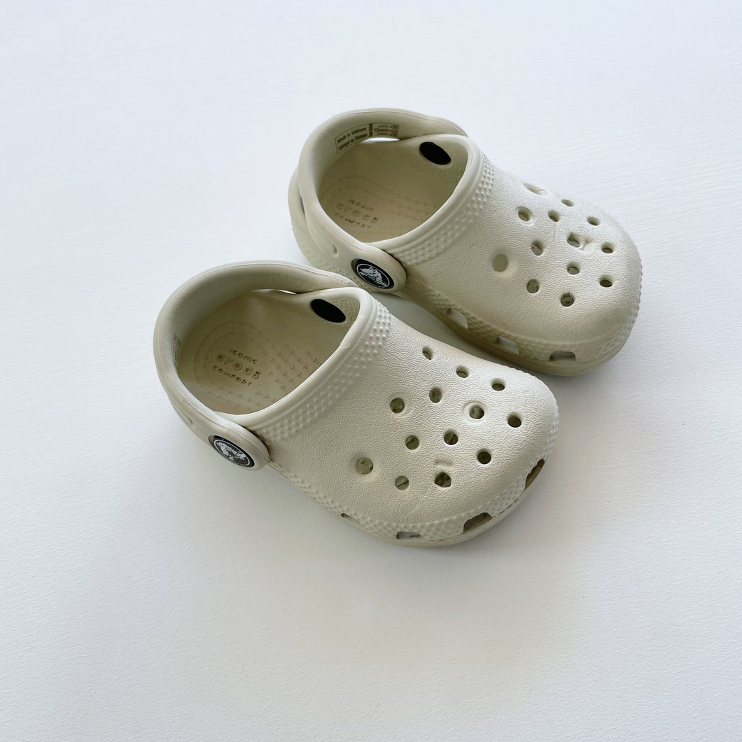 Beige Crocs (C5)