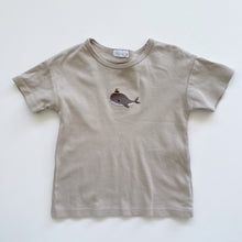 Load image into Gallery viewer, Jamie Kay Pima Cotton Hunter Tee Hazy Taupe Whale (3y)

