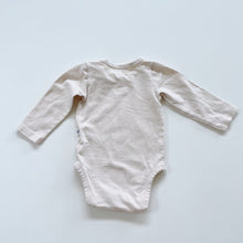 Load image into Gallery viewer, Burrow &amp; Be Organic Bodysuit Hare (3-6m)
