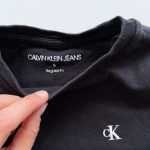 Load image into Gallery viewer, Calvin Klein Black Tee (6y)
