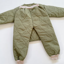 Load image into Gallery viewer, Wabi Sabi Saachi Suit Quilt Set Green (4y)
