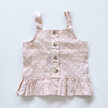 Load image into Gallery viewer, Mac &amp; Ellie Linen Top NEW (4y)
