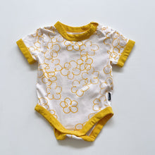Load image into Gallery viewer, Bonds S/S Bodysuit Yellow Flowers (0-3m)

