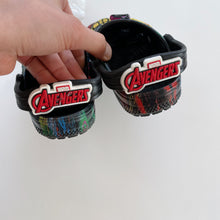 Load image into Gallery viewer, Crocs Marvel Shoes and Charms Avengers (C7)
