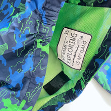 Load image into Gallery viewer, The North Face Windbreaker Jacket Green/Blue Camo (6y)
