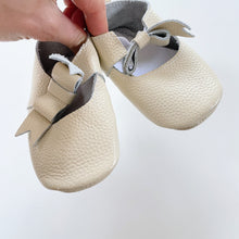 Load image into Gallery viewer, Beige Dressy Leather Soft Soles (EU19)
