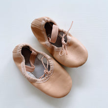 Load image into Gallery viewer, Flo Dancewear Ballet Shoes (8 about EU22)

