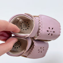 Load image into Gallery viewer, Pretty Brave Leather Sandals Dusty Mauve (S/ 0-6m)
