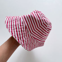 Load image into Gallery viewer, Pretty Red Striped Sun Hat (4-7y)
