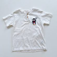 Load image into Gallery viewer, Little Pinguin Shirt "Hi" (4y)
