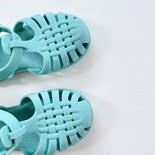 Load image into Gallery viewer, Hubble + Duke Blue Jelly Sandals (EU24)
