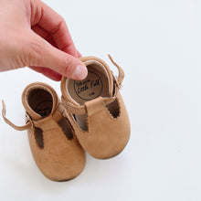 Load image into Gallery viewer, Oak The Little Folk Tan Leather Shoes (12-18m)
