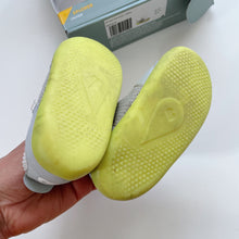 Load image into Gallery viewer, Bobux Xplorer Aktiv Knit Grey (EU20 /UK 3.5/ US 4)
