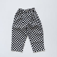 Load image into Gallery viewer, B/W Checkered Pants (3y)
