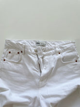 Load image into Gallery viewer, Zara White Flare Jeans Raw Hem (8)
