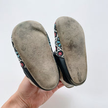 Load image into Gallery viewer, Bobux Soft Soles Blue/White/Red Pattern (L/ EU20/ UK3.5/ US4.5)
