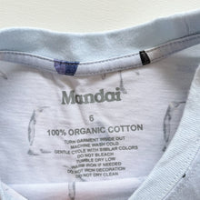 Load image into Gallery viewer, Mandai Organic T-Shirt Blue Penguins *tagged bigger (4y)
