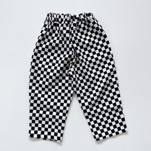 Load image into Gallery viewer, B/W Checkered Pants (3y)
