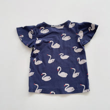 Load image into Gallery viewer, Nature Baby Organic T-Shirt Swans Navy (3y)
