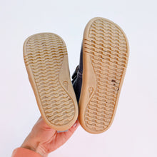 Load image into Gallery viewer, Bobux Leather Boots Blue (EU24)
