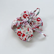 Load image into Gallery viewer, Country Road Floral Fabric Sandals (3-6m)
