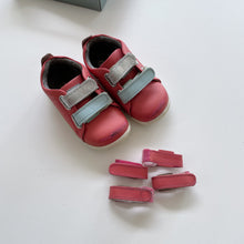 Load image into Gallery viewer, Bobux Step Up Grass Court Switch Guava / Silver (EU21 /UK 4.5/ US 5)

