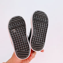 Load image into Gallery viewer, Nike Leather Sneakers Velcro Black (UK5.5/EU 22/ 12cm)
