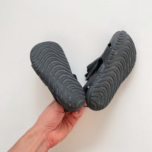 Load image into Gallery viewer, Nike Sunray Protect Black (EU27)
