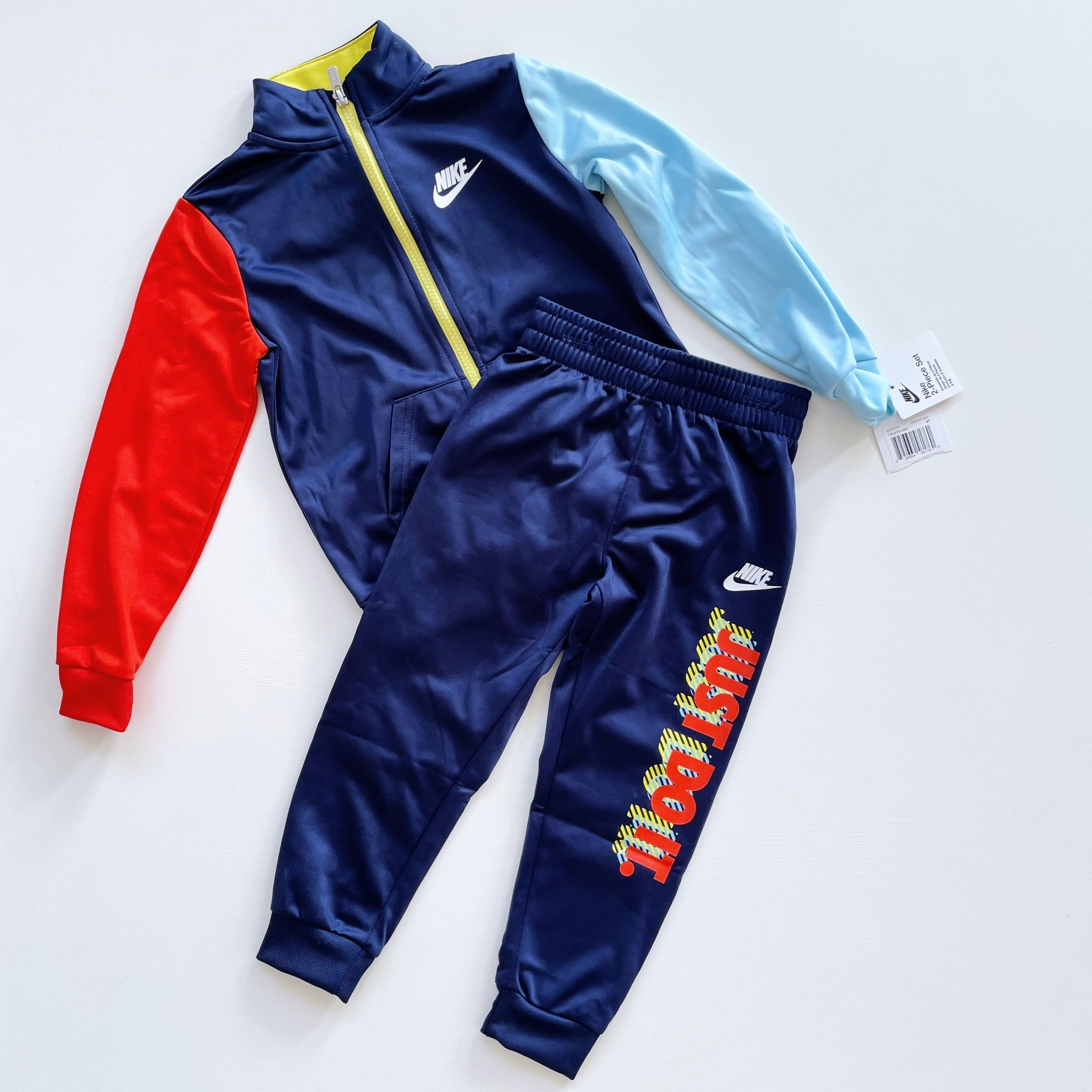 Nike 2 piece set hotsell